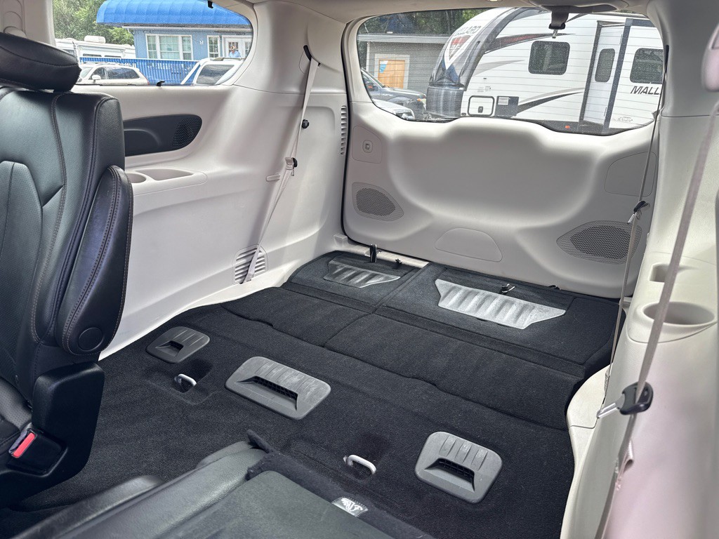 2018 Chrysler Pacifica Image 8