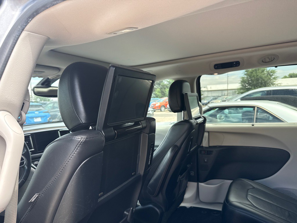 2018 Chrysler Pacifica Image 9