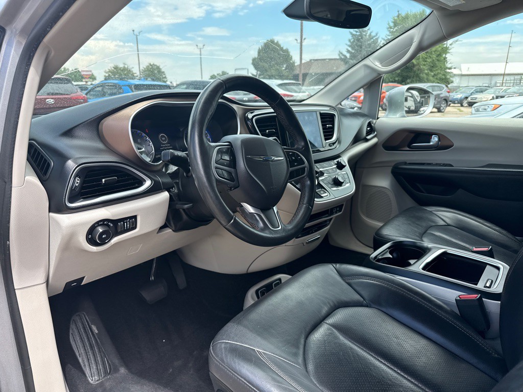 2018 Chrysler Pacifica Image 11