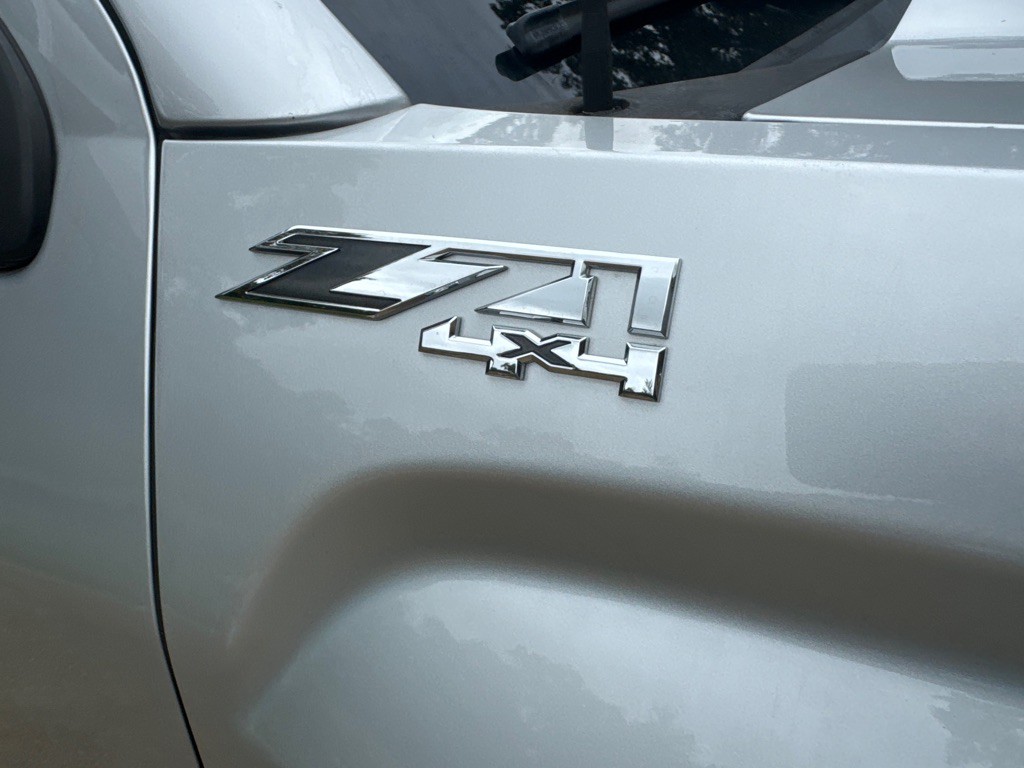 2017 GMC Sierra Image 2