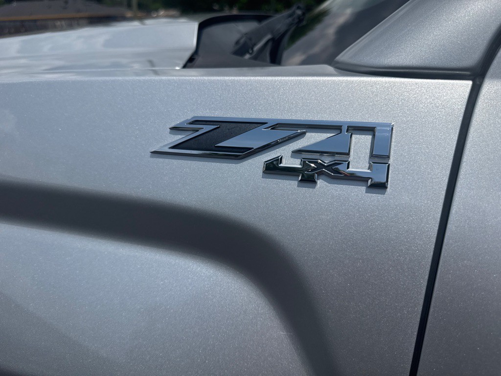2017 GMC Sierra Image 24