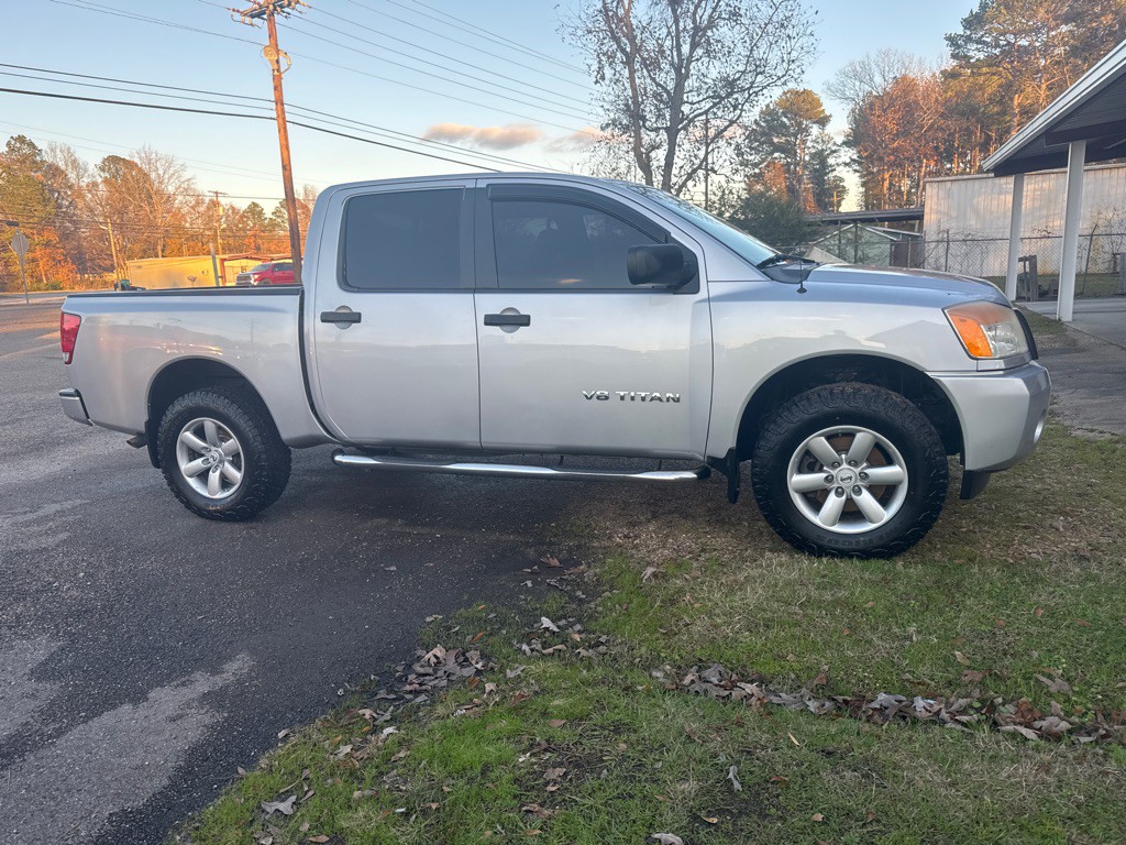 2014 Nissan Titan Image 2