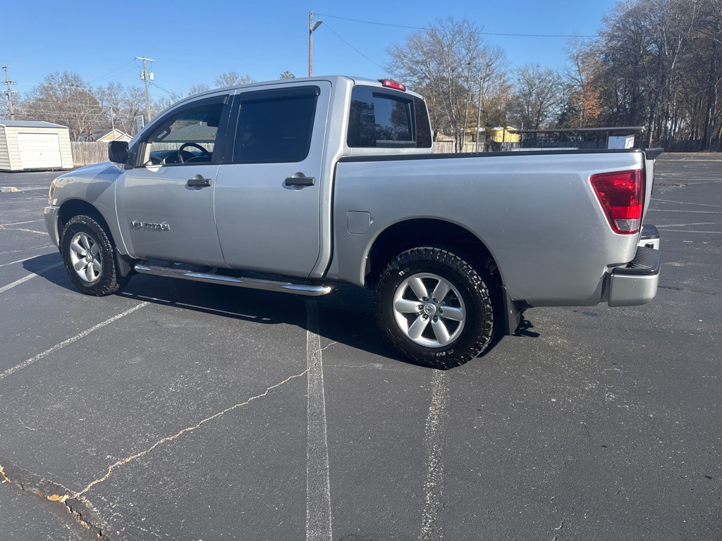 2014 Nissan Titan Image 4