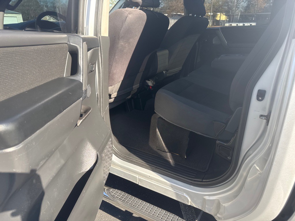 2014 Nissan Titan Image 12