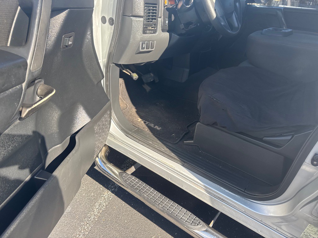 2014 Nissan Titan Image 30