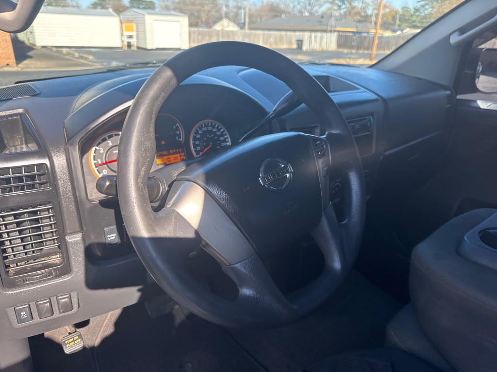 2014 Nissan Titan Image 32