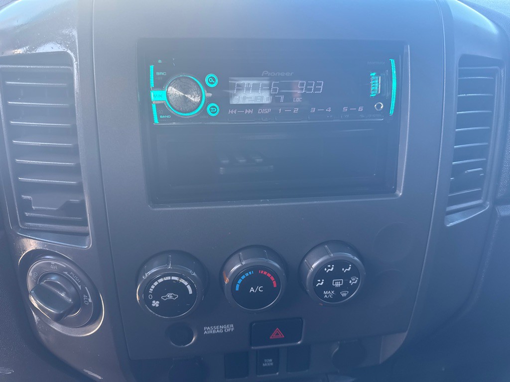 2014 Nissan Titan Image 36