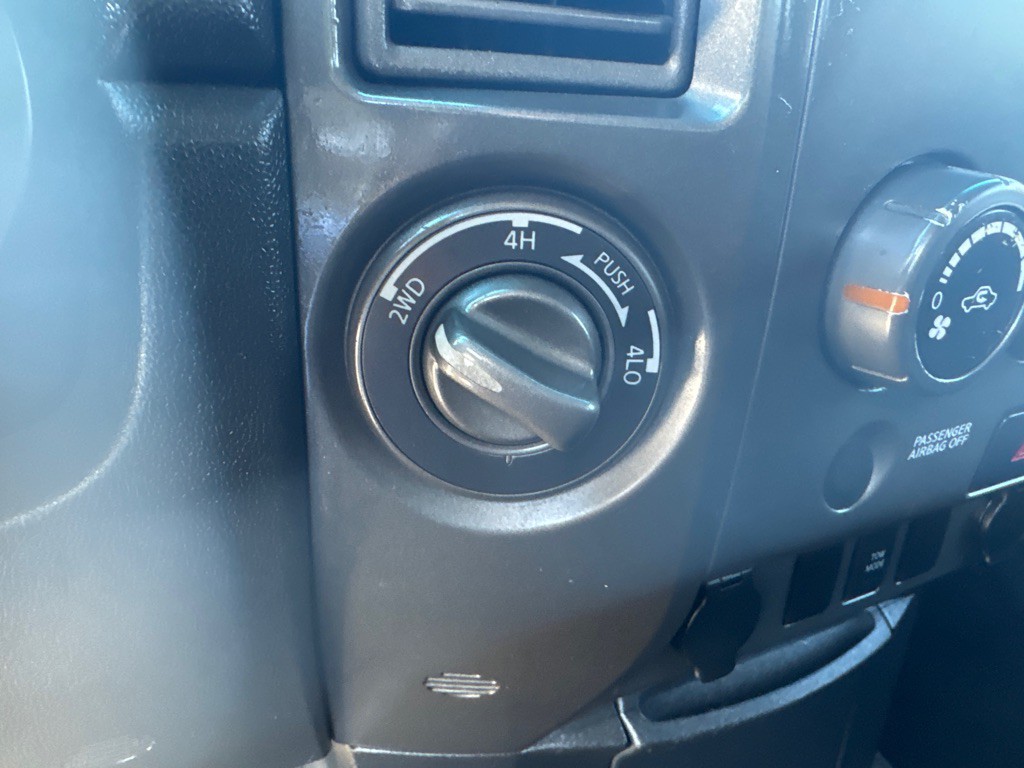 2014 Nissan Titan Image 37
