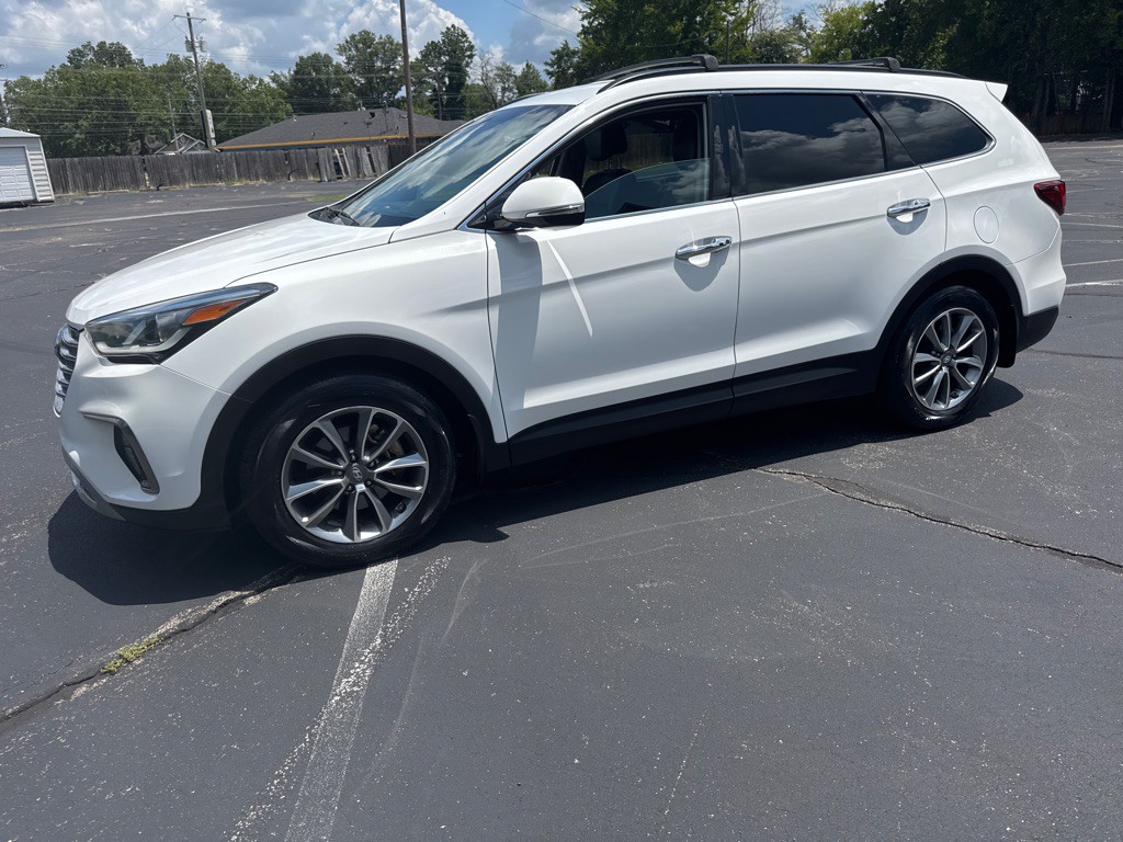 2017 Hyundai Santa Fe Image 1