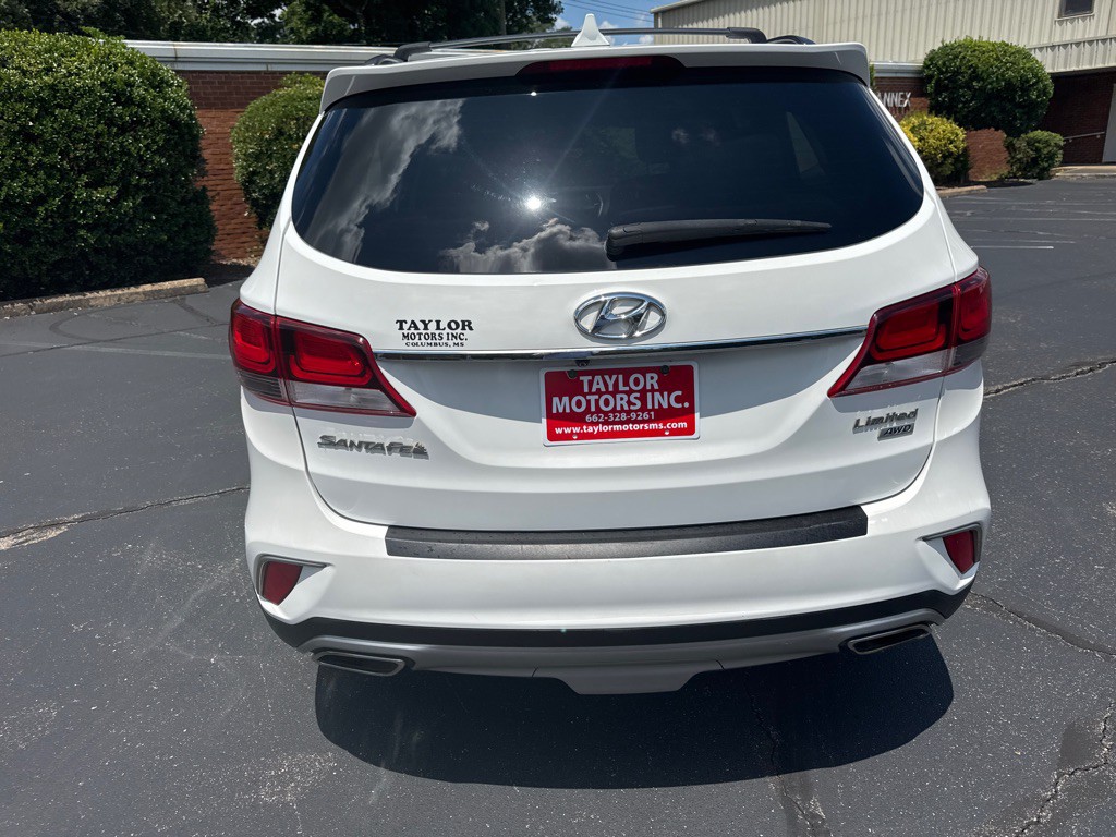 2017 Hyundai Santa Fe Image 3