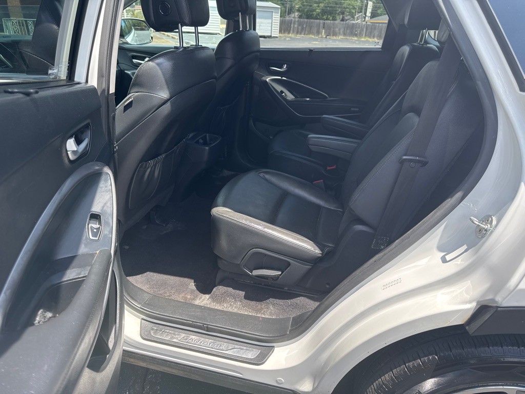 2017 Hyundai Santa Fe Image 9