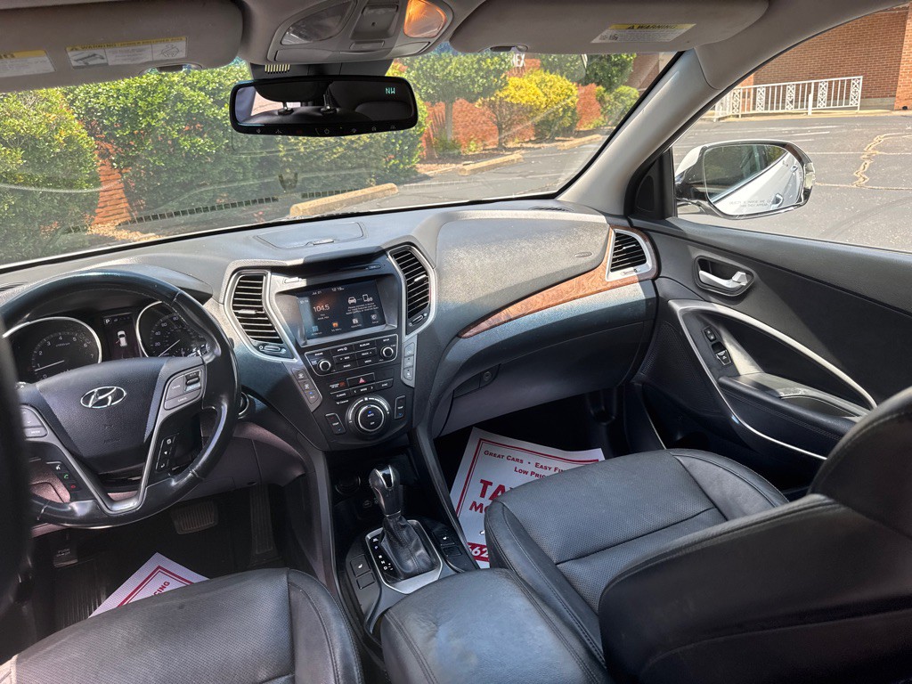 2017 Hyundai Santa Fe Image 12