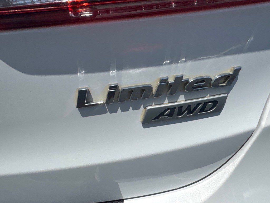 2017 Hyundai Santa Fe Image 13