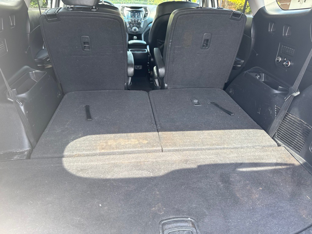 2017 Hyundai Santa Fe Image 17