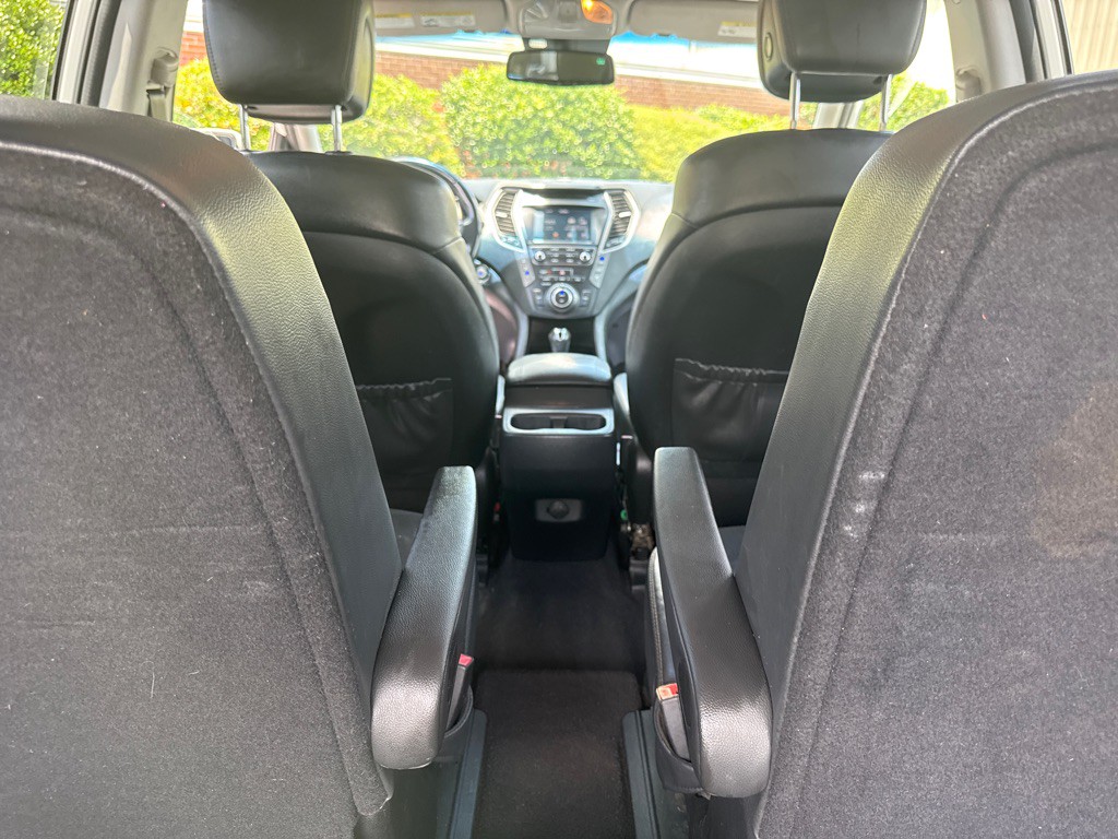 2017 Hyundai Santa Fe Image 19