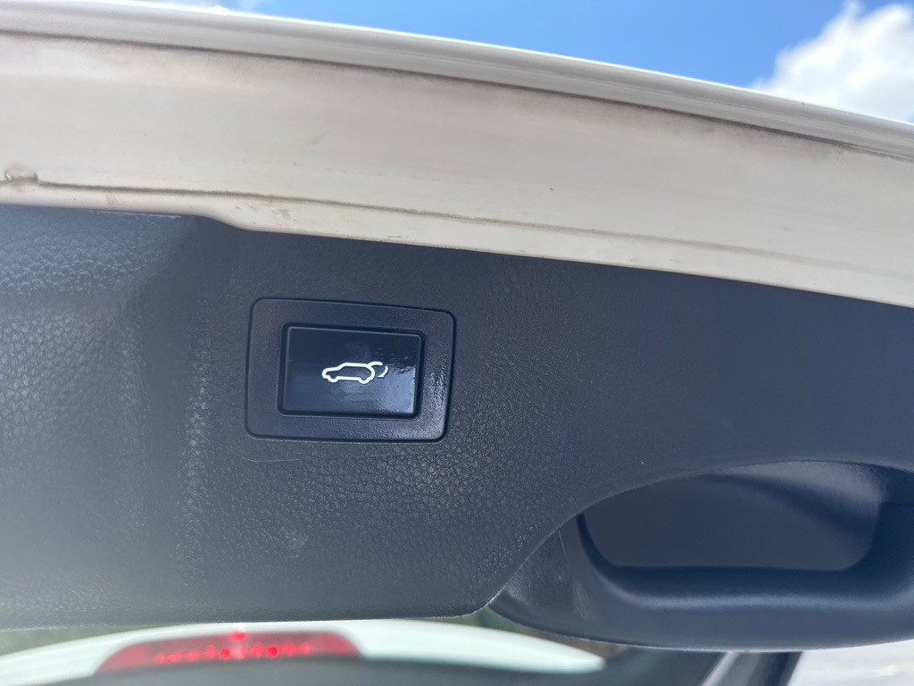 2017 Hyundai Santa Fe Image 20