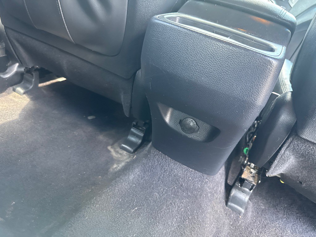 2017 Hyundai Santa Fe Image 25