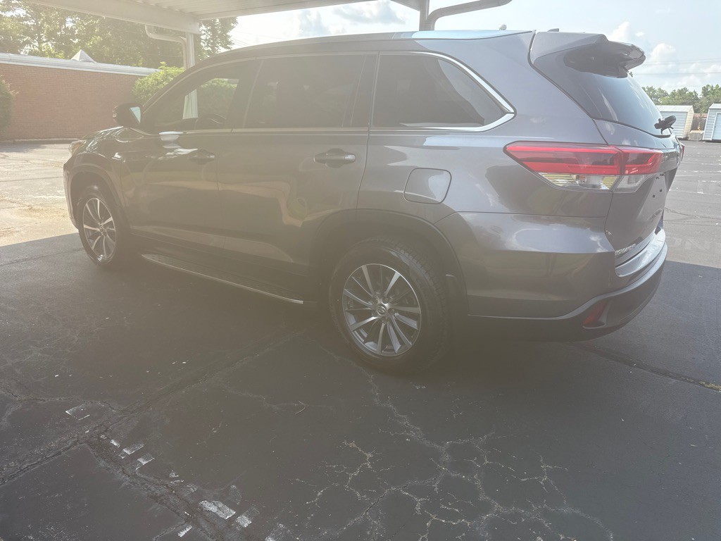 2019 Toyota Highlander Image 2