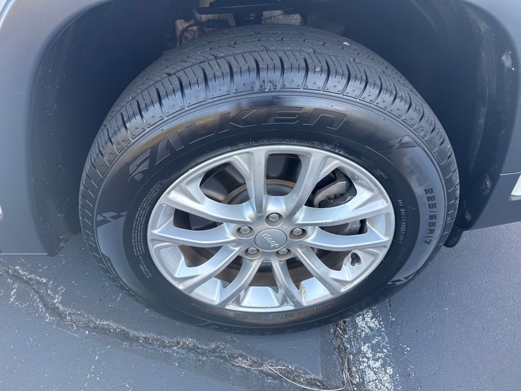 2019 Jeep Cherokee Image 8