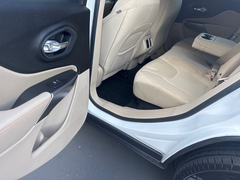 2019 Jeep Cherokee Image 12