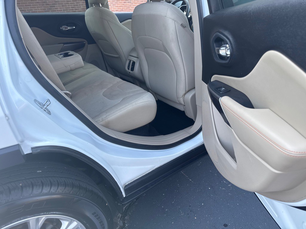2019 Jeep Cherokee Image 19
