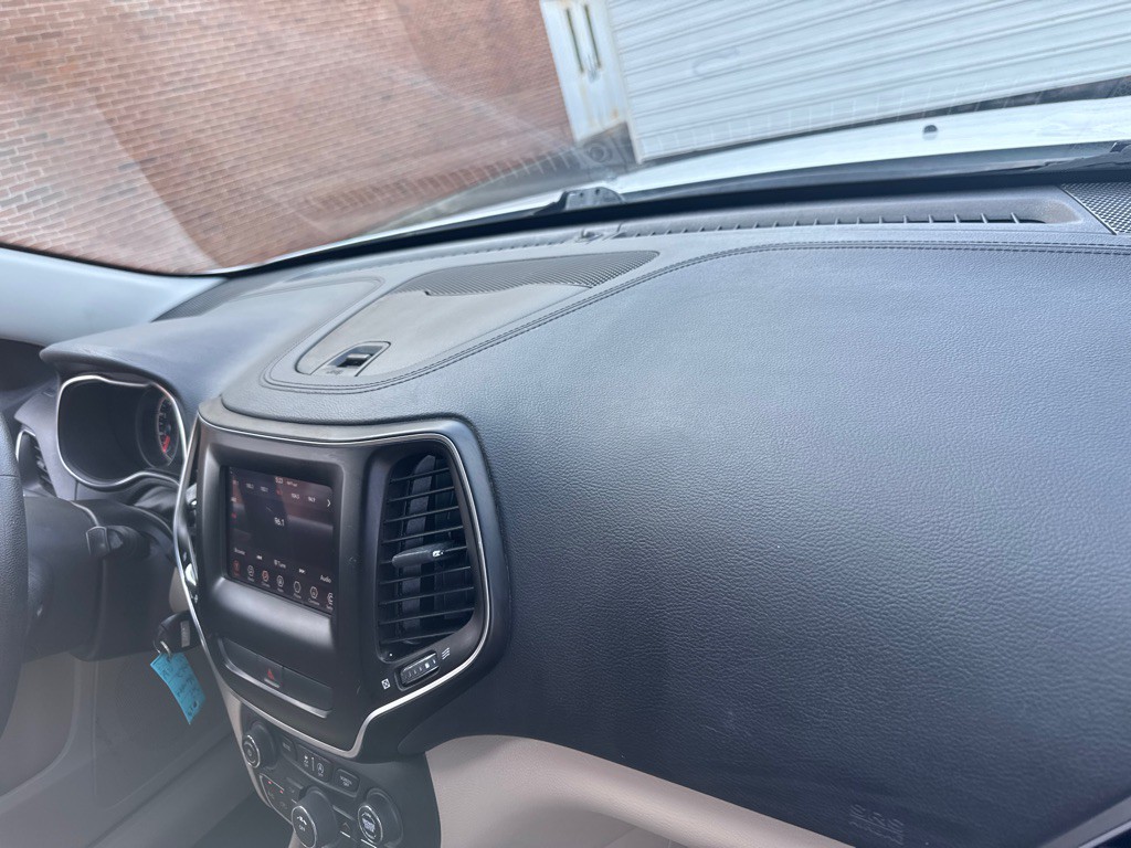 2019 Jeep Cherokee Image 24