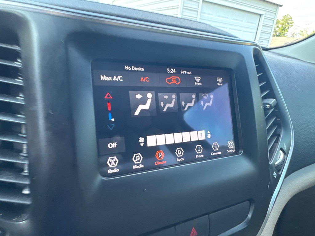 2019 Jeep Cherokee Image 38