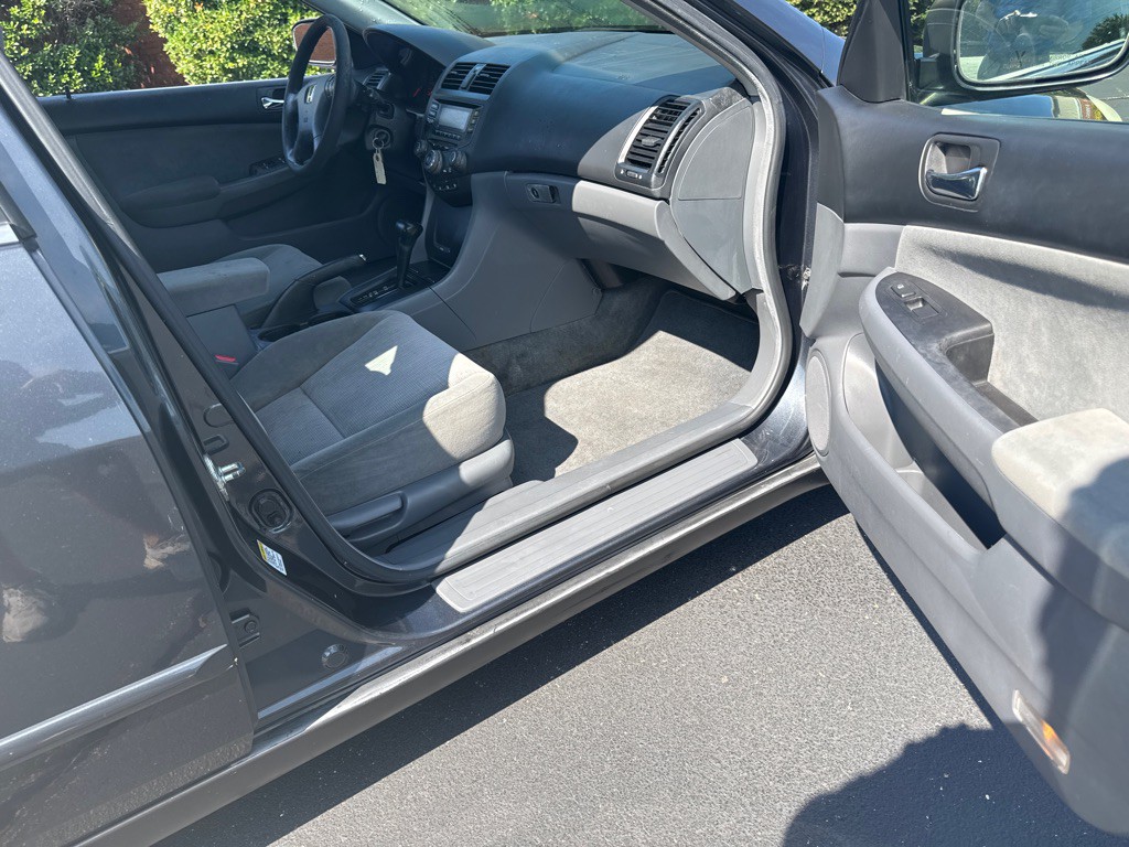 2005 Honda Accord Image 14