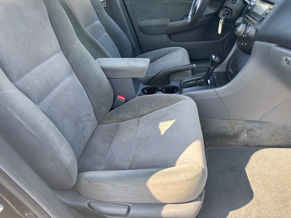 2005 Honda Accord Image 15