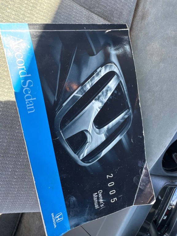 2005 Honda Accord Image 16