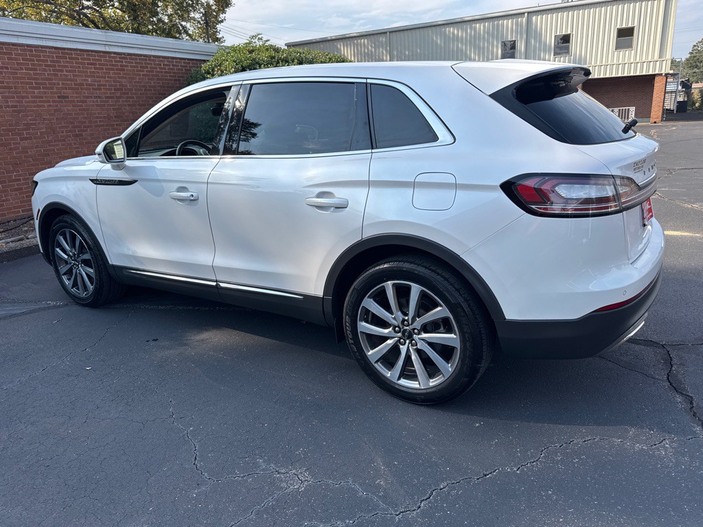 2019 Lincoln Nautilus Image 2