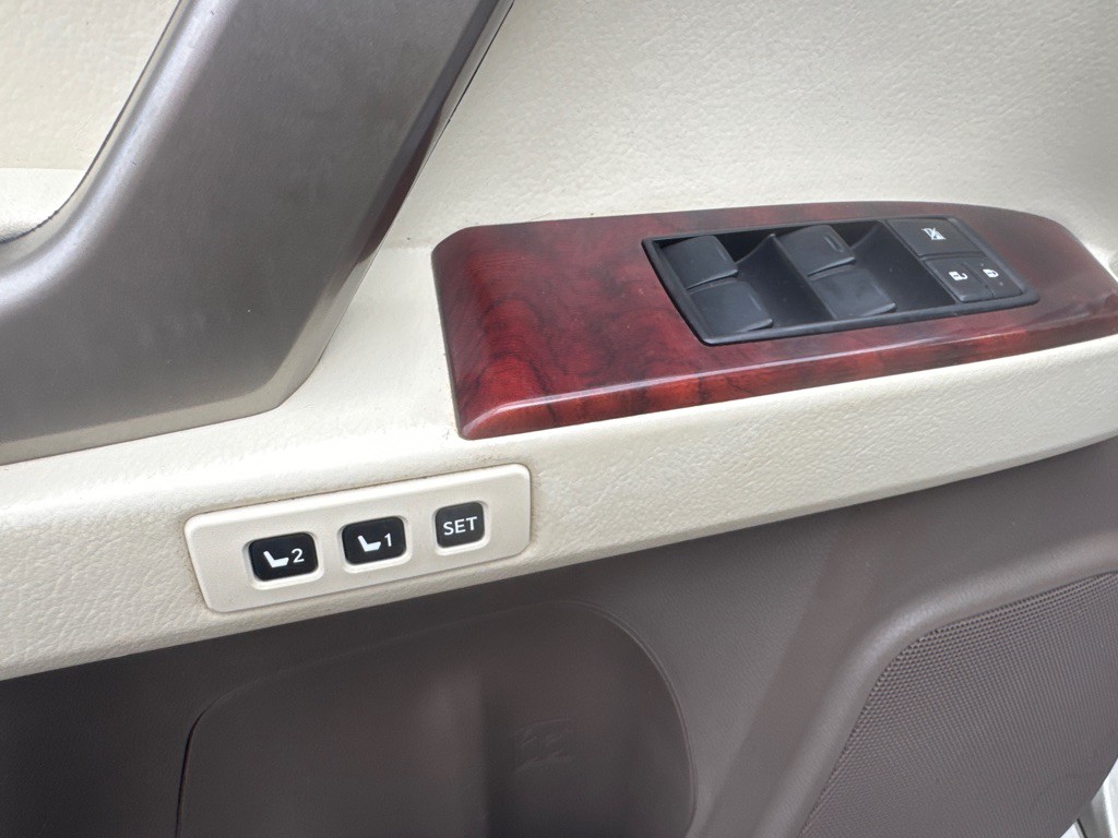 2012 Lexus GX Image 41