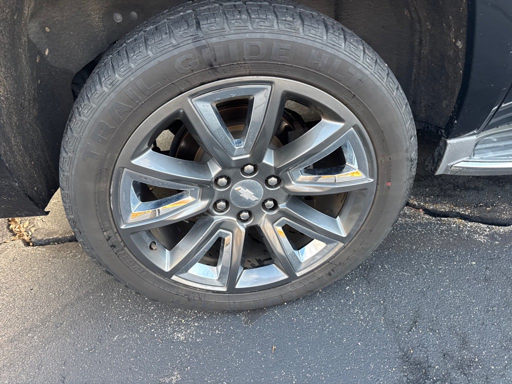 2015 Chevrolet Suburban Image 5