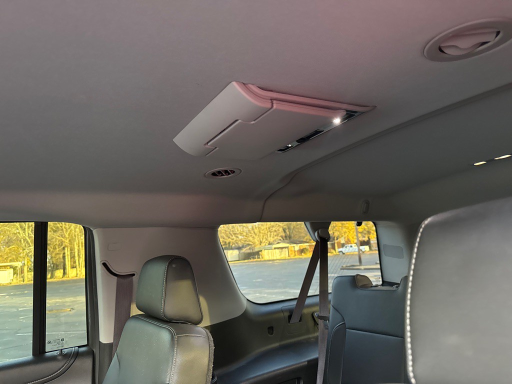 2015 Chevrolet Suburban Image 12