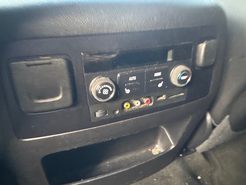 2015 Chevrolet Suburban Image 14