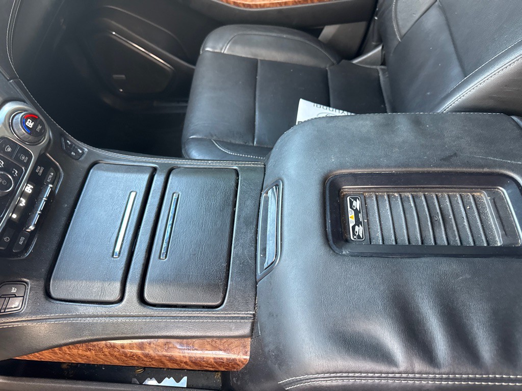 2015 Chevrolet Suburban Image 33