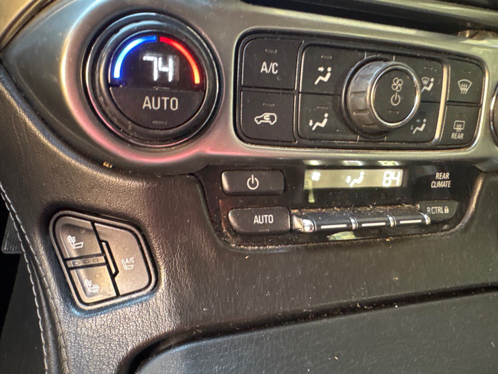 2015 Chevrolet Suburban Image 41