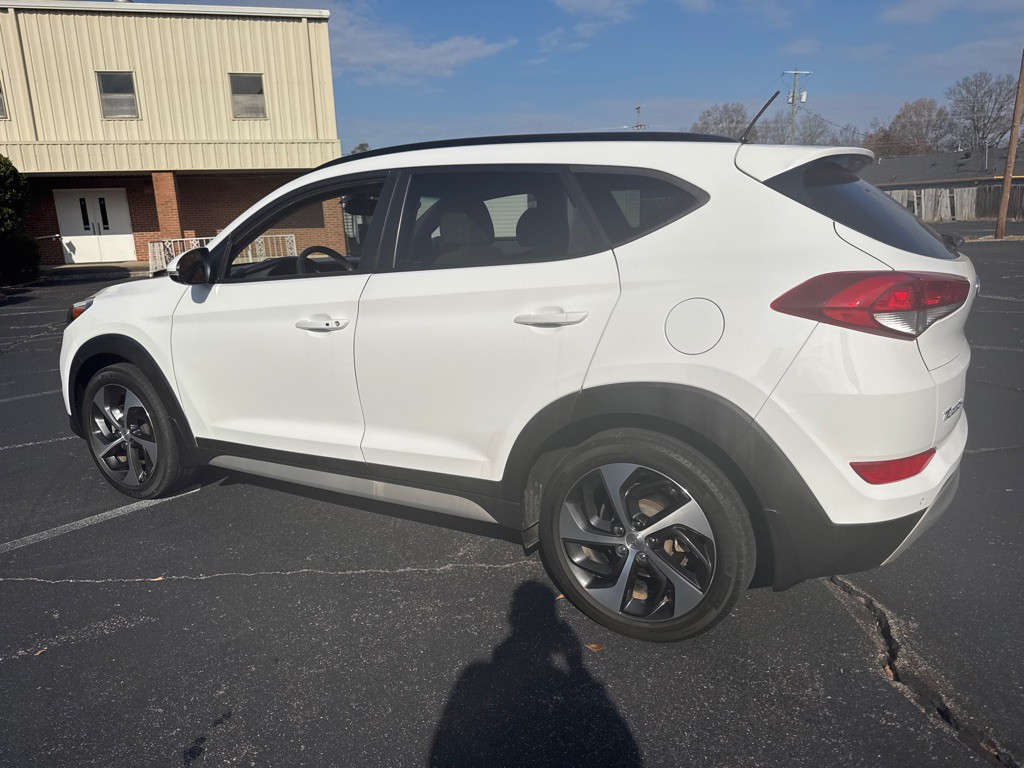 2017 Hyundai Tucson Image 2