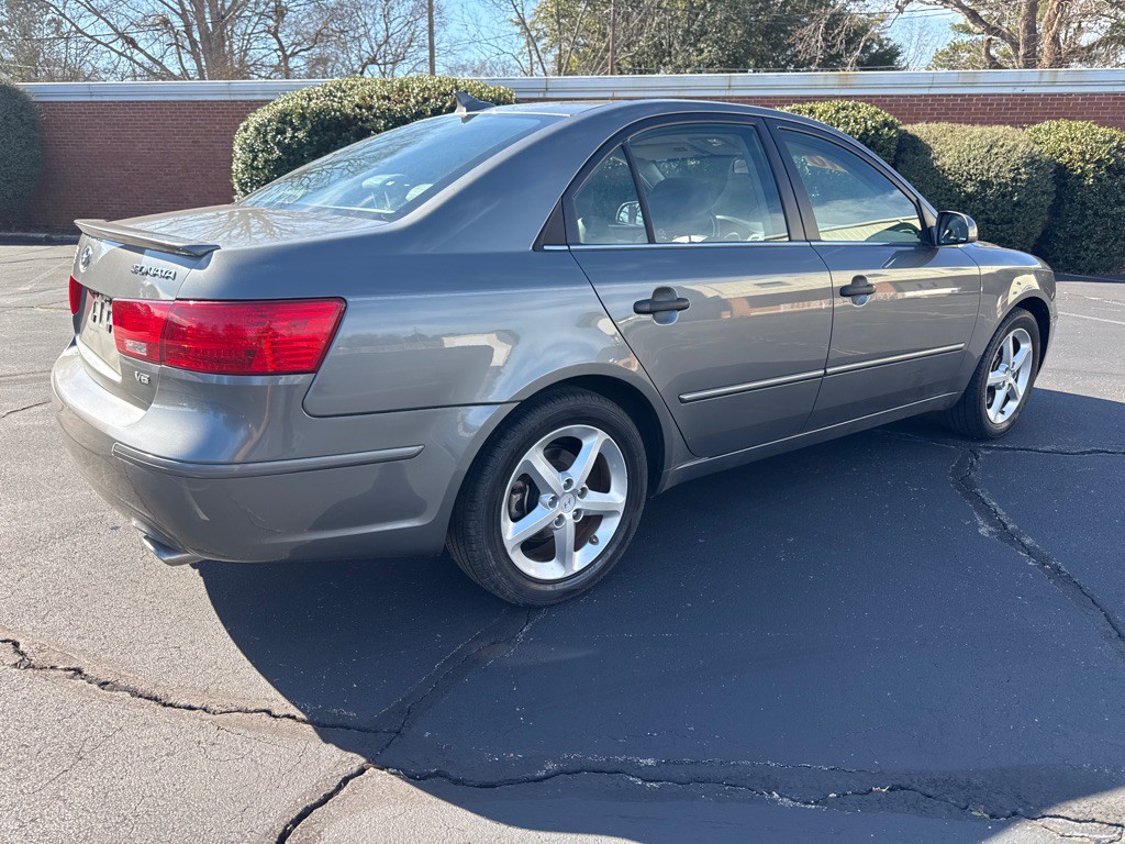 2010 Hyundai Sonata Image 4