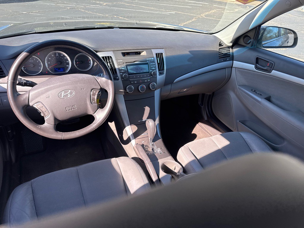 2010 Hyundai Sonata Image 11