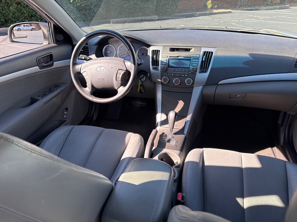 2010 Hyundai Sonata Image 13