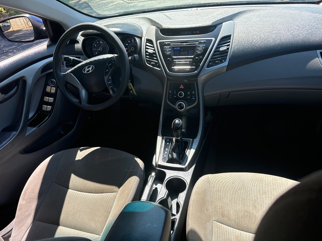 2015 Hyundai Elantra Image 17