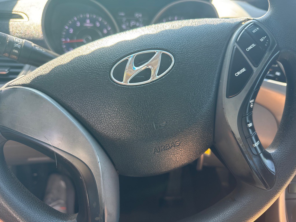 2015 Hyundai Elantra Image 23