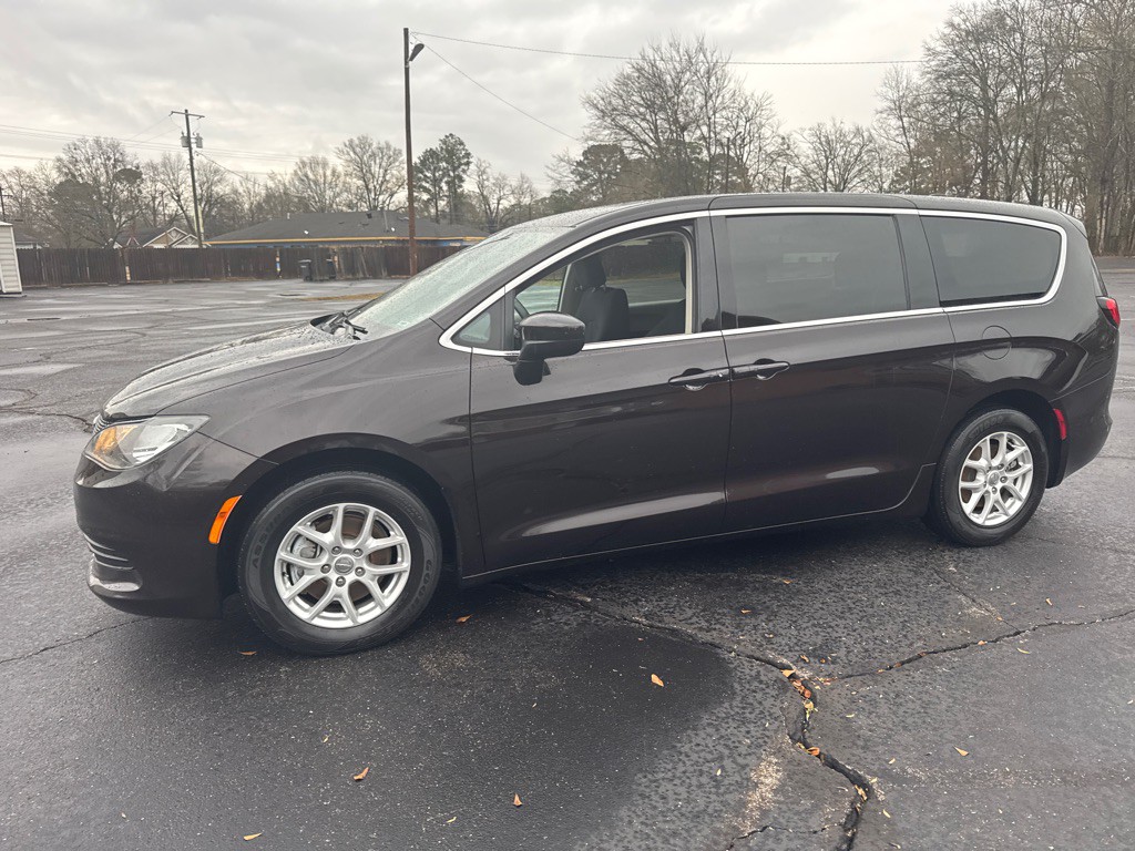 2017 Chrysler Pacifica Image 1