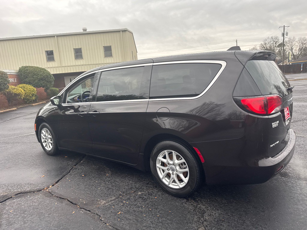 2017 Chrysler Pacifica Image 2