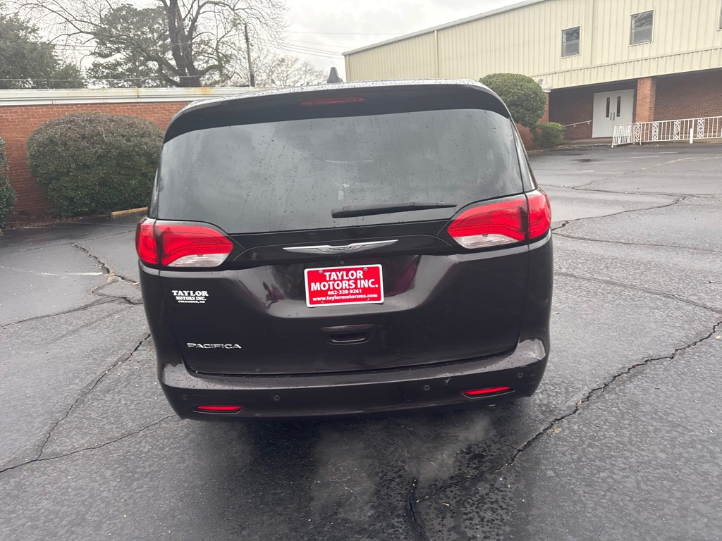 2017 Chrysler Pacifica Image 3