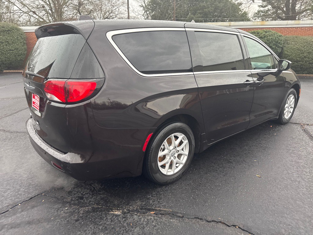 2017 Chrysler Pacifica Image 4