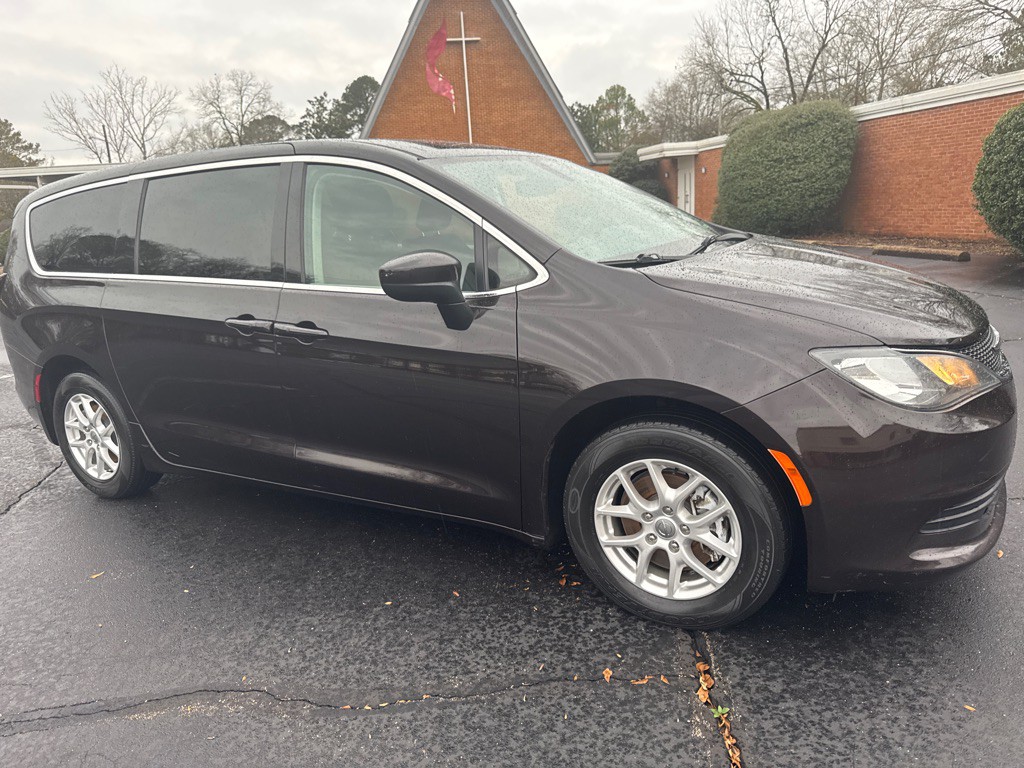 2017 Chrysler Pacifica Image 6