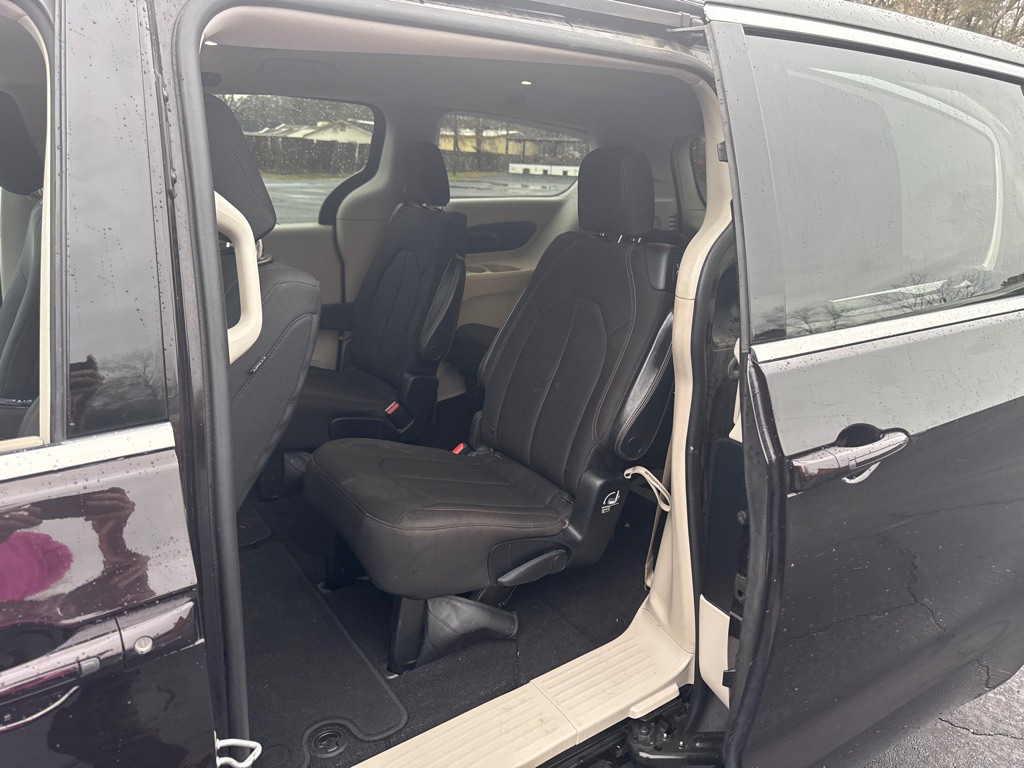 2017 Chrysler Pacifica Image 10