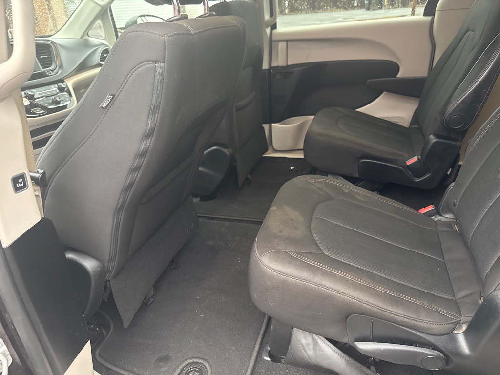 2017 Chrysler Pacifica Image 11